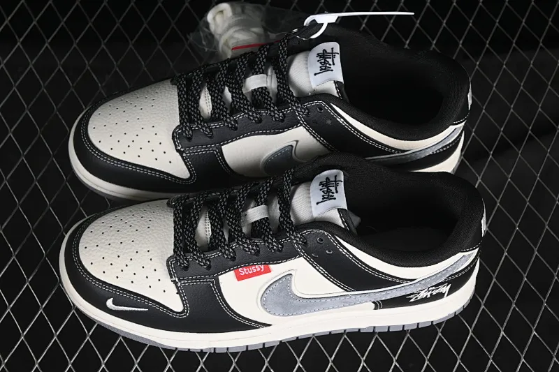 All categories Nk SB Dunk Series Nk SB Dunk Low High-end customized low-top sneakers Nike SB Dunk Low Stusi co-branded Black and White Panda Anniversary high-end customized low-top casual sneakers DN3168-003
